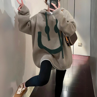 Livia | Felpa con cappuccio oversize e grafica sorridente