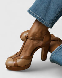 Anais | Vintage-Schuhe mit runder Spitze, T-Riemen und Blockabsatz