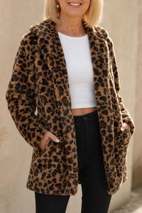 Aria | Kunstpelzmantel mit Leopardenmuster