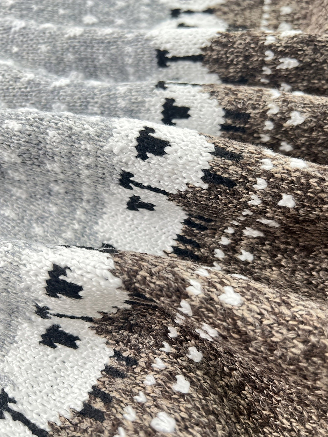 Jolene | Chunky Knit Sweater with Sheep Jacquard Pattern