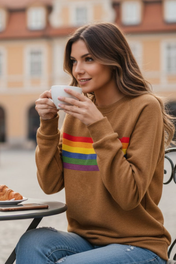 Elowen | Maglione girocollo dalla vestibilità comoda a righe arcobaleno