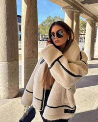 Victoria | Sherpa-Teddyjacke mit Kontrastbesatz und Reißverschluss vorn
