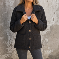 Elowen | Lässige Jacke aus gelocktem Kunstfell