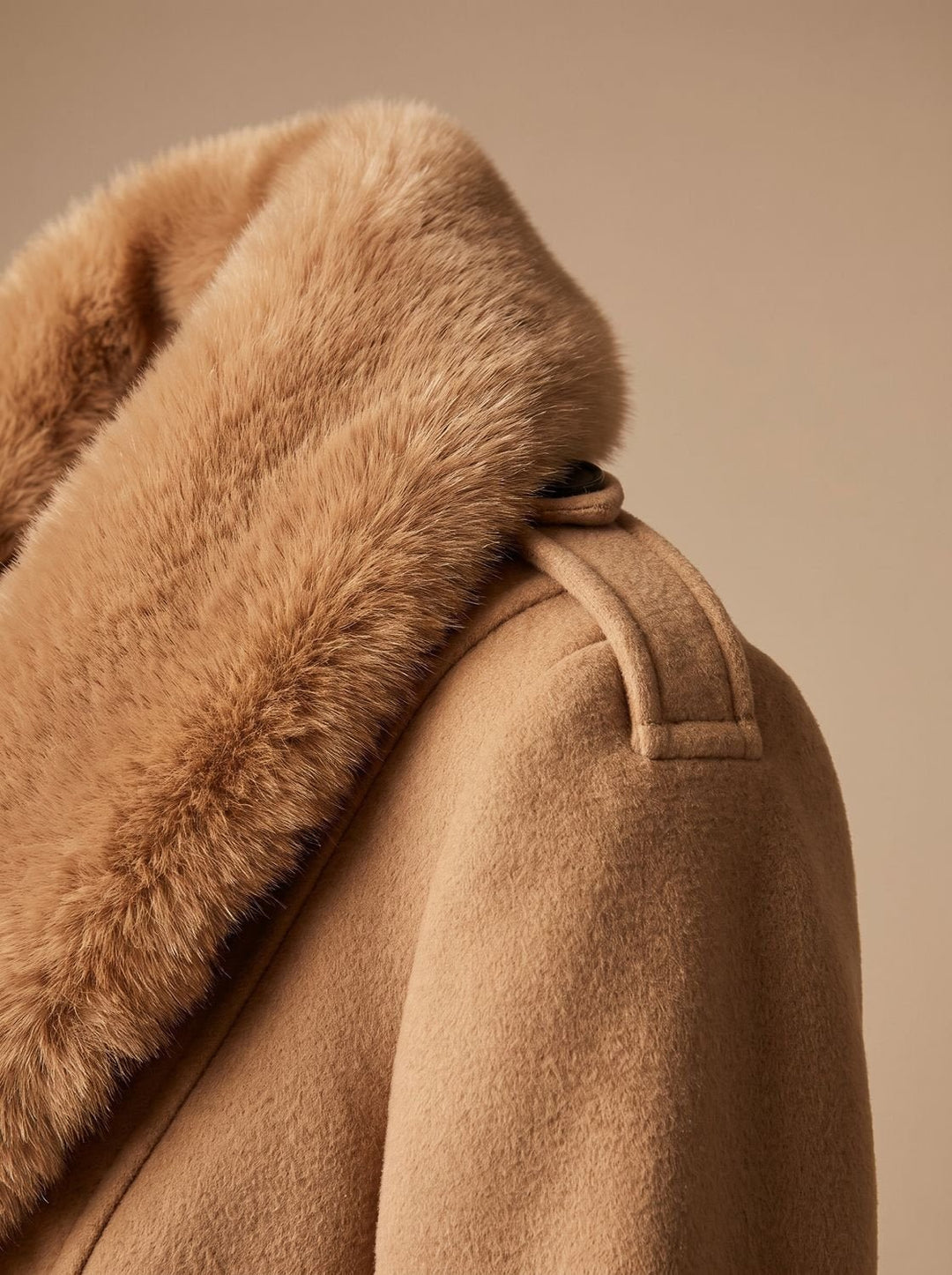 Hannah | Faux Fur Coat – Elegant Slim-Fit Style for Women