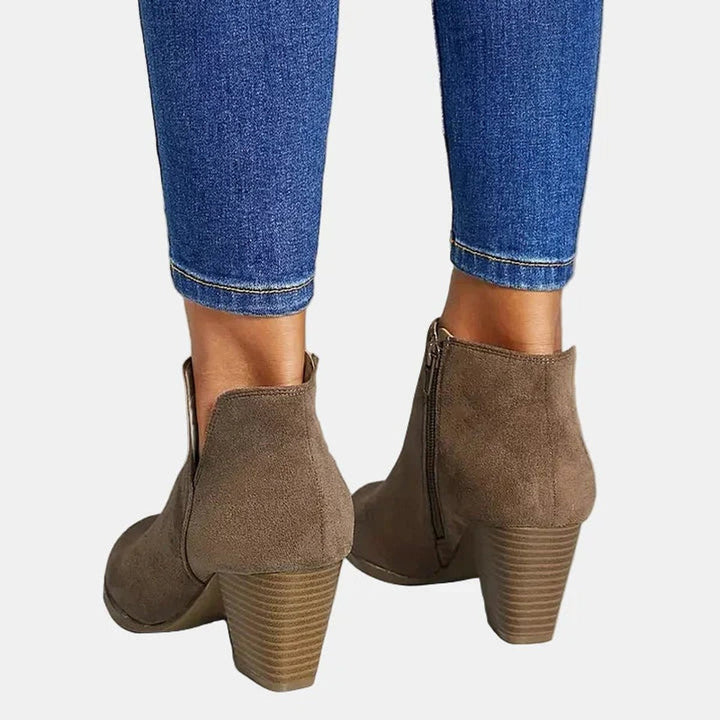 Aurelia | Elegante Ankle Boots für Damen aus Veloursleder mit Blockabsatz und seitlichem Reißverschluss